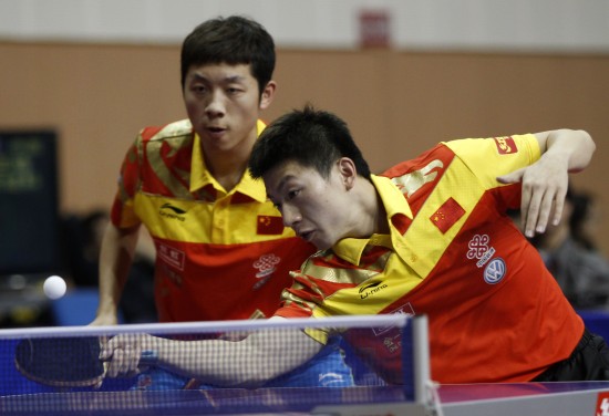 的队员们并 的队员们并